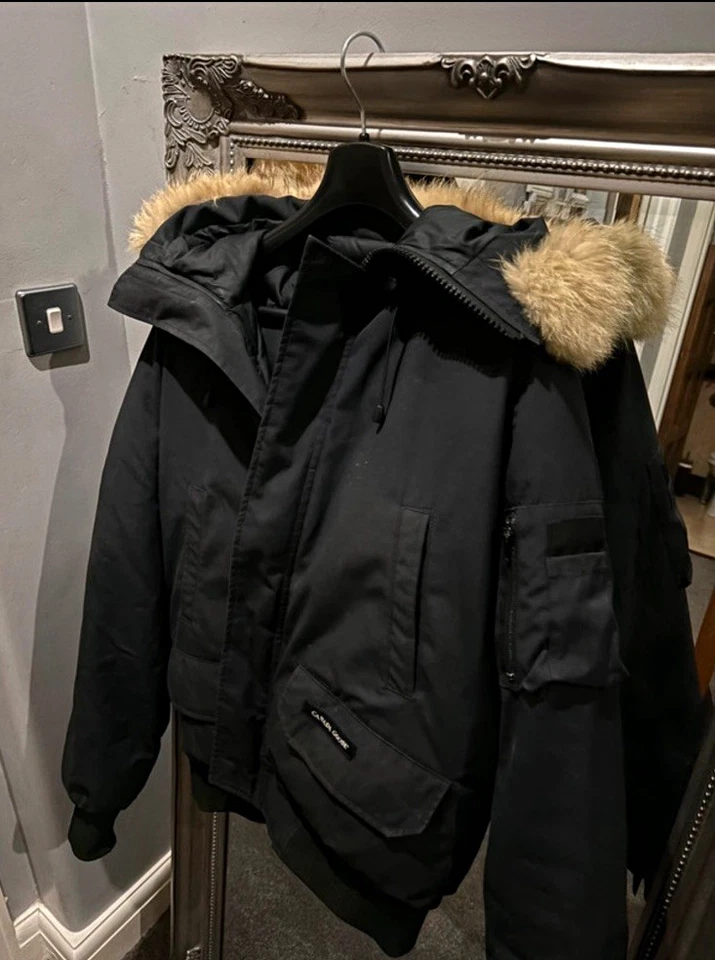 Canada Goose Chilliwack Men’s Black Hooded Down Bomber Full Zip Logo Size Small, photo 2 of 5