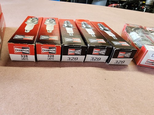 QUANTITY OF 17 CHAMPION L82YC SPARK PLUGS, 328, NEW/NEVER USED, SP12 - 第 8/9 張圖片