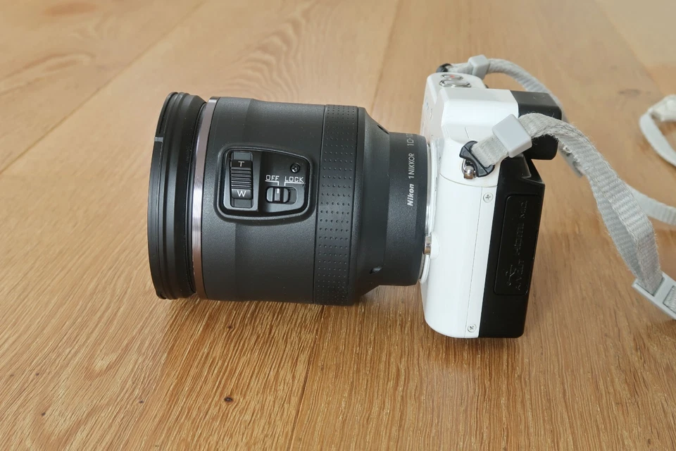 Nikon 1 V1 10.1MP Spiegellose Systemkamera nur 3352 Auslösungen - Bild 3 von 4