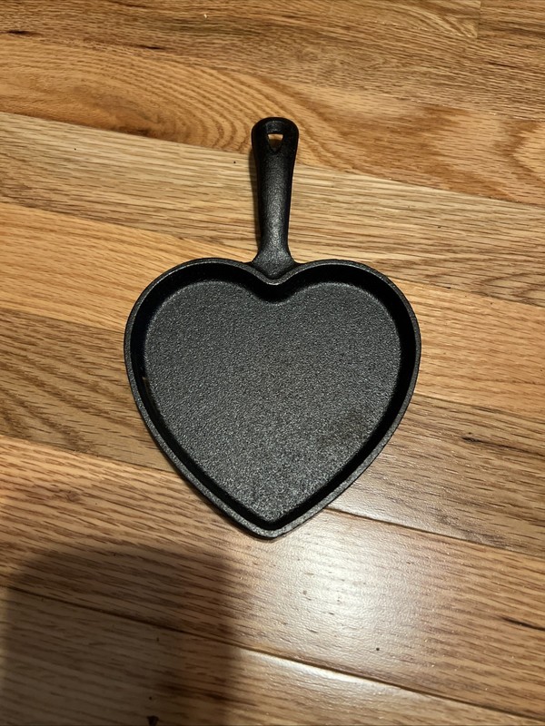 Galerie Stamped Black Cast Iron Heart Shaped 5” Skillet 