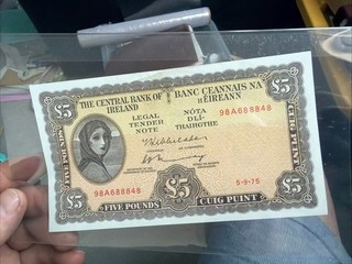 CENTRAL BANK OF IRELAND LADY LAVERY £5 NOTE 1975 NICE NOTE