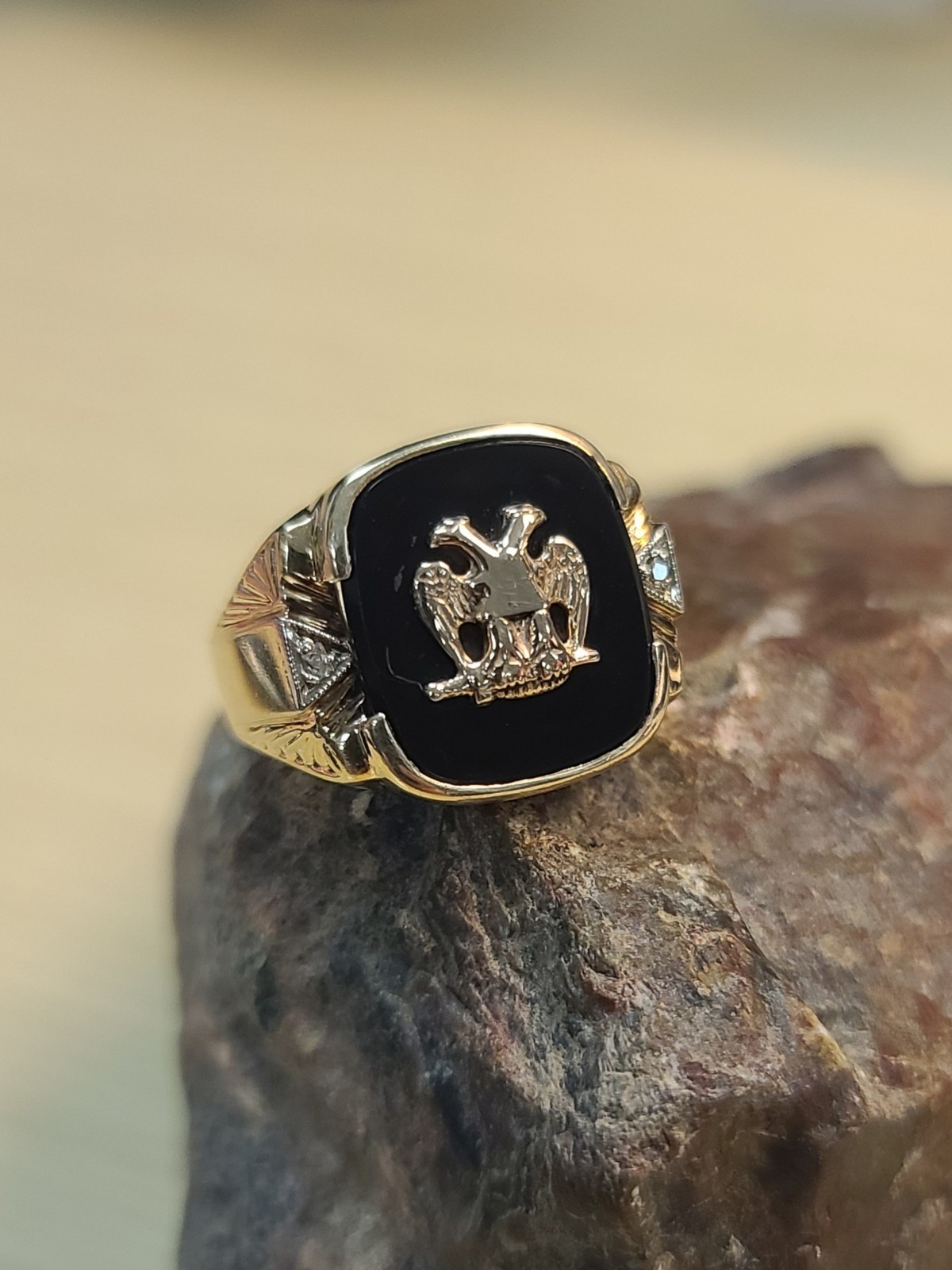 VTG 10k Solid Yellow Gold Double Eagle Ring 8.75s… - image 13