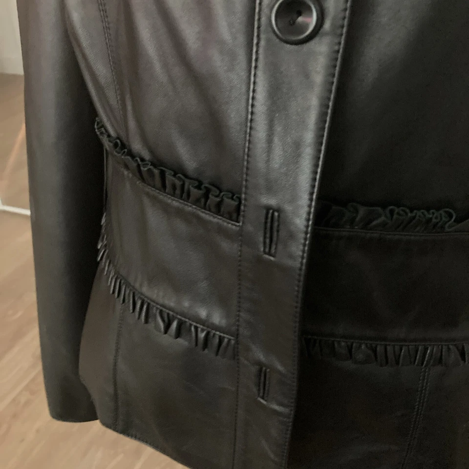 Chaqueta de Colección Eccoci 100% Cuero Negra Talla Mediana Manga Larga Abotonada Nueva Sin Etiquetas Foto 3 de 4