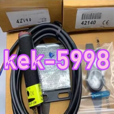 1PC NEU Photoelectric switch T18-2VNFF100-Q8 #JH