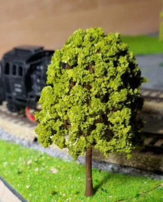 BONN-BAD-GODESBERG 5 dunkelgelbgrüne Laubbäume, 95 mm, 9,5 cm hoch