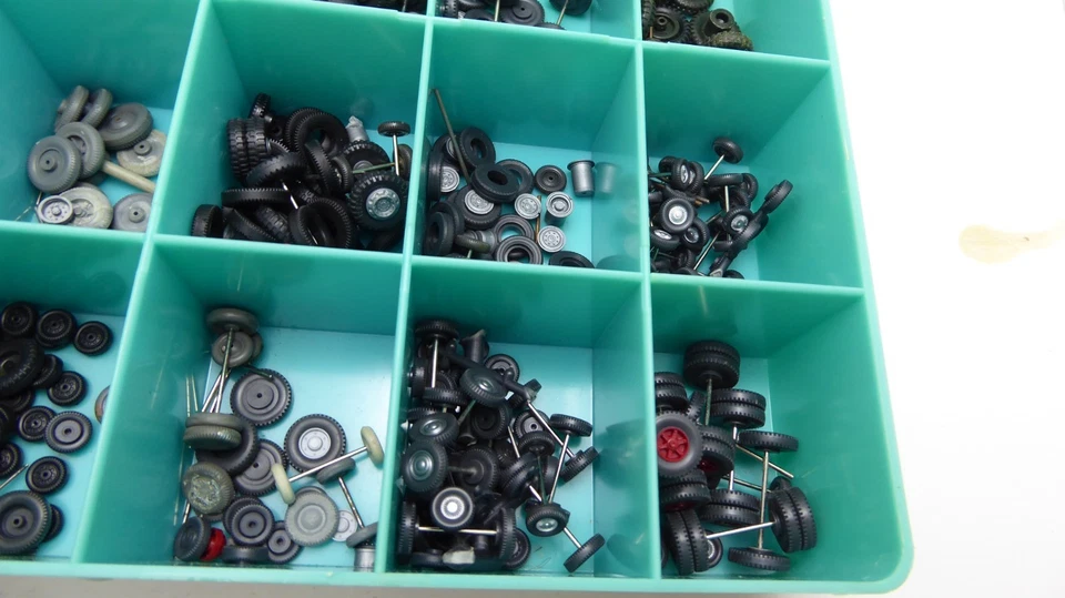 Modellbau Konvolut Räder und Achsen für Modellautos - Bild 3 von 4