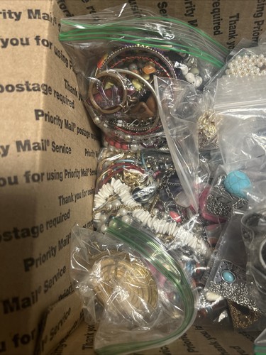 Vintage Jewelry 8 + Lbs Lot WEARABLE Estate Collection Wholesale VTG MIX Tangle - Picture 10 of 11