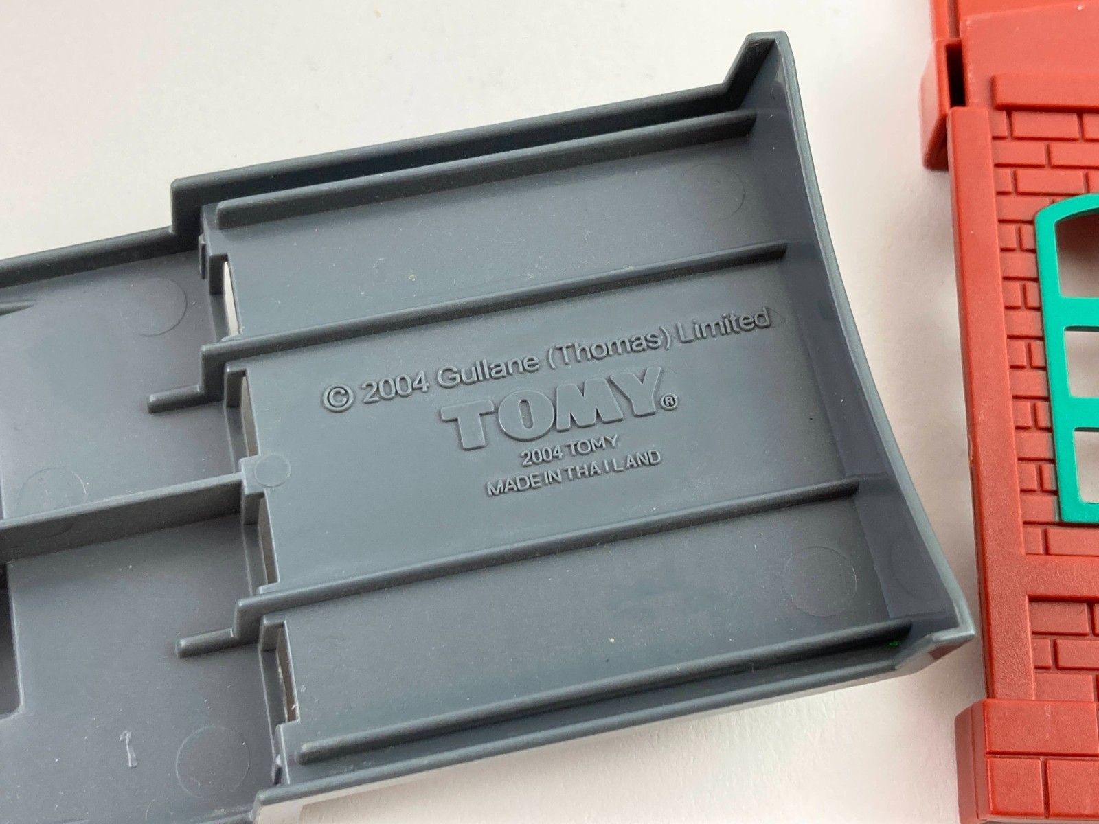 Set of 2 Engine Shed Station Tunnels Thomas & Friends TOMY Trackmaster 2004