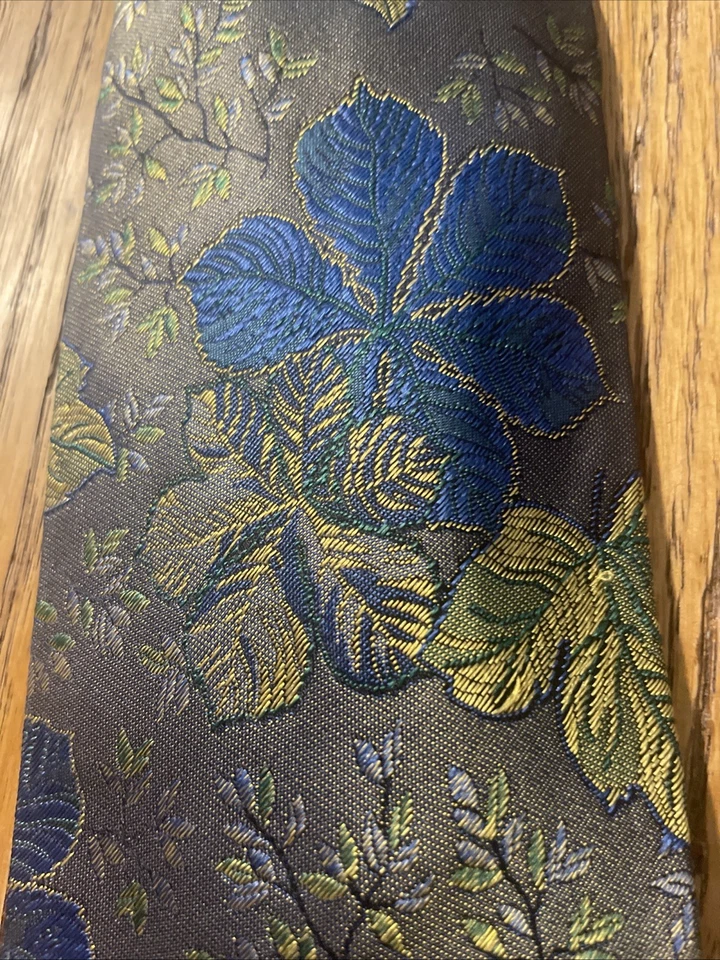 Corbata vintage usada en excelente estado Tino Cosma brocada hojas de seda hecha en Italia Foto 3 de 4