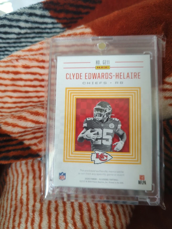 2020 Panini Illusions - Relics Clyde Edwards-Helaire #GE11 (MEM, RC) - Image 4 of 4