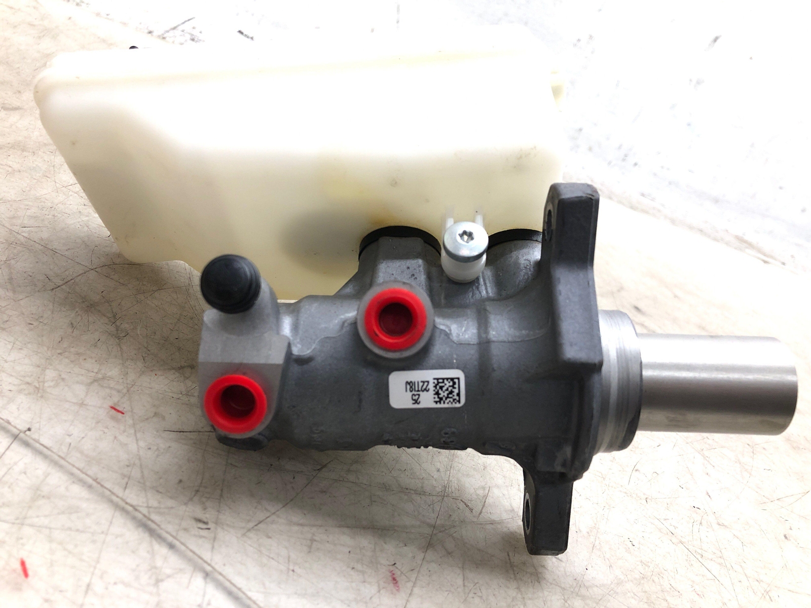 2019-2023 ASTON MARTIN VANTAGE MASTER BRAKE CYLINDER RESERVOIR OEM