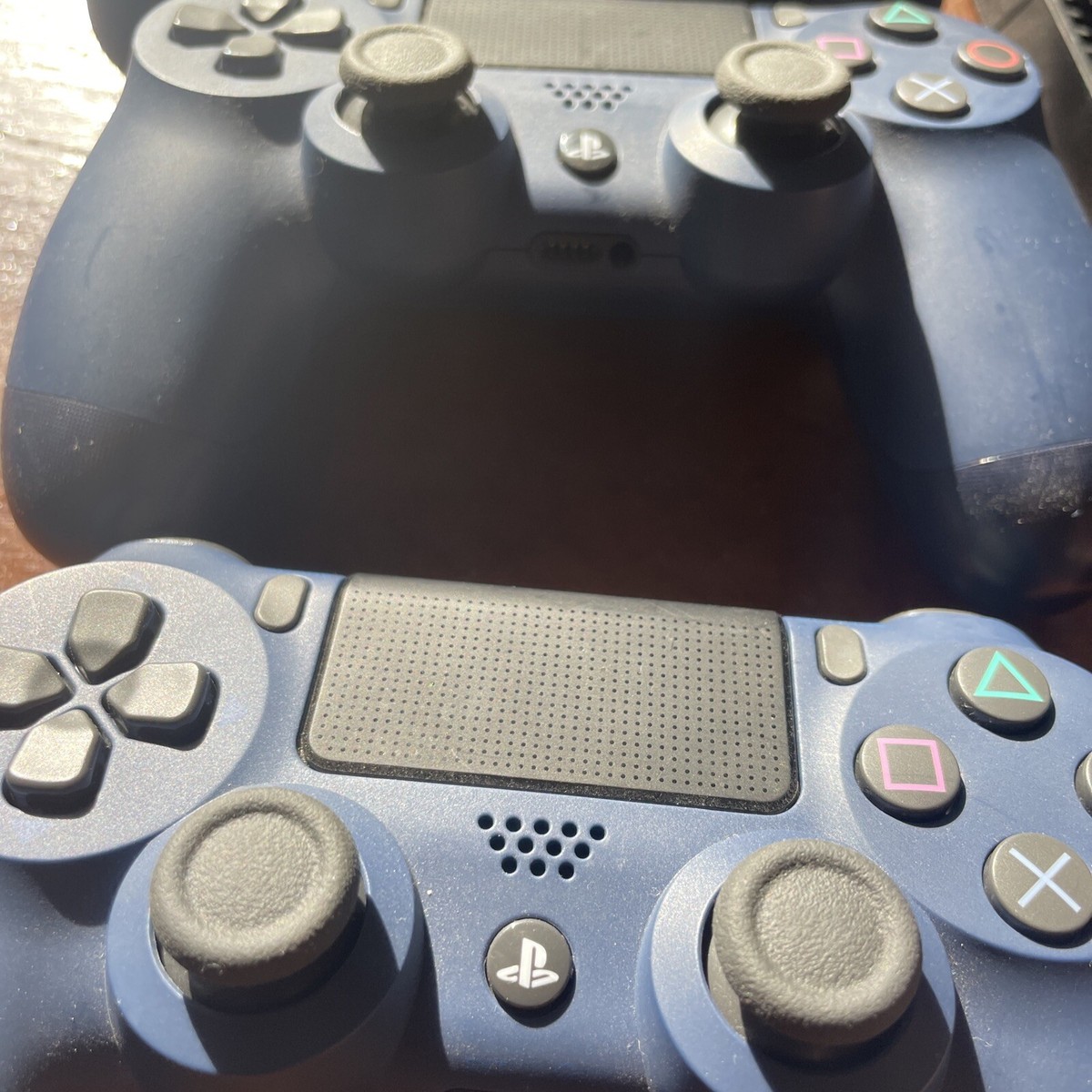 Sony PlayStation 4 500gb Console With 4 DualShock Controllers & 2