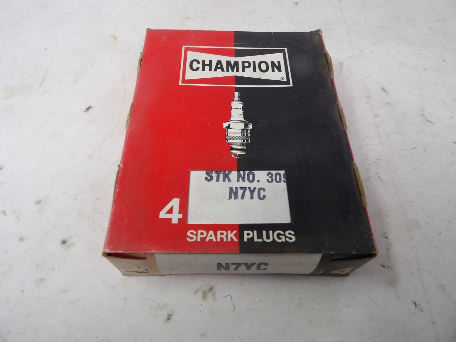 Box of 4 CHAMPION Spark Plugs N7YC