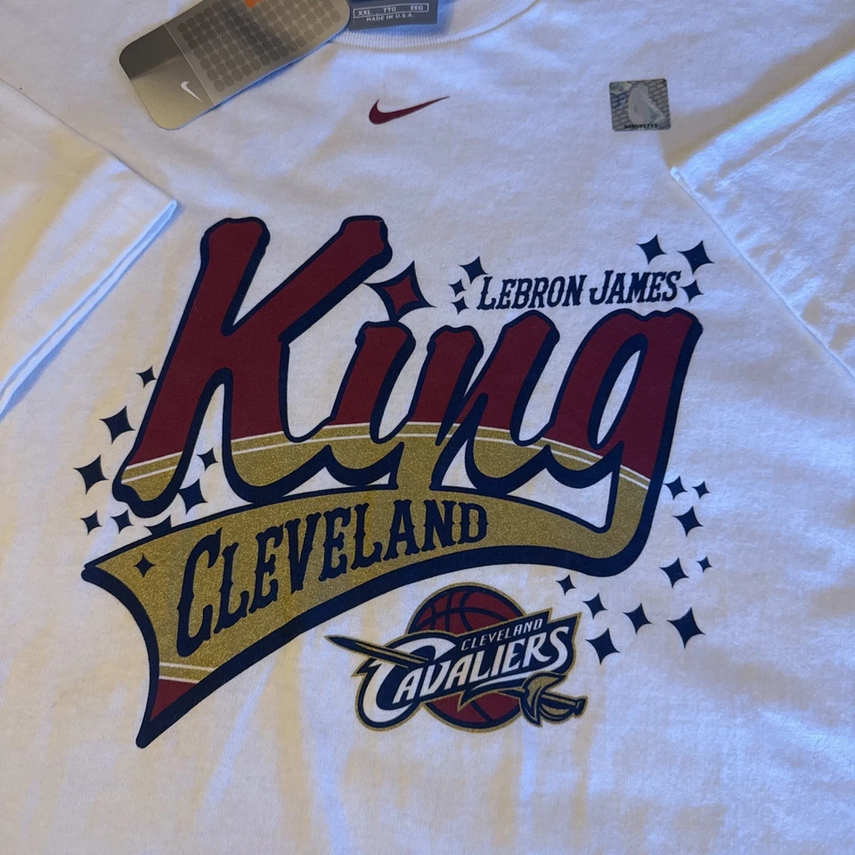 Новая с ценниками новая из старых запасов мужская футболка Nike Team Lebron James King Cleveland Cavaliers Cavs 2XL - Изображение 2 из 4