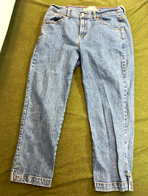 Levi's Women's Slim Fit Capri Jeans Blue Medium Wash Denim Stretch 5-Pocket