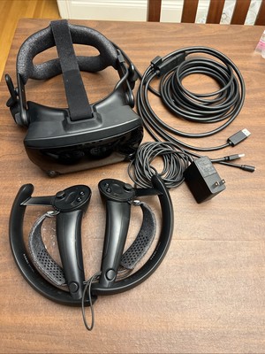 Used Valve Index Kit with 8 Trackers, 2 Controllers and 4 Base Stations Included