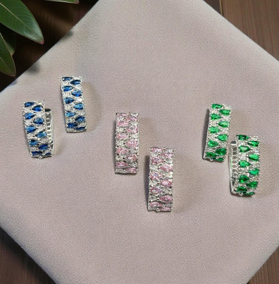 Orecchini Cerchi in Ottone con Zirconi Luminosi  Eleganti - Immagine 2 di 4