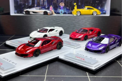 1:64 Resin car model Ferrari 488 Pista Limited edition 99PCS
