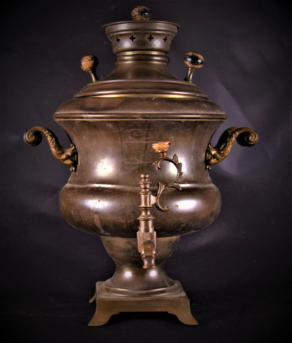 Koper Samovar. Een Oude Samovar Voor Het Maken Van Thee. Antieke