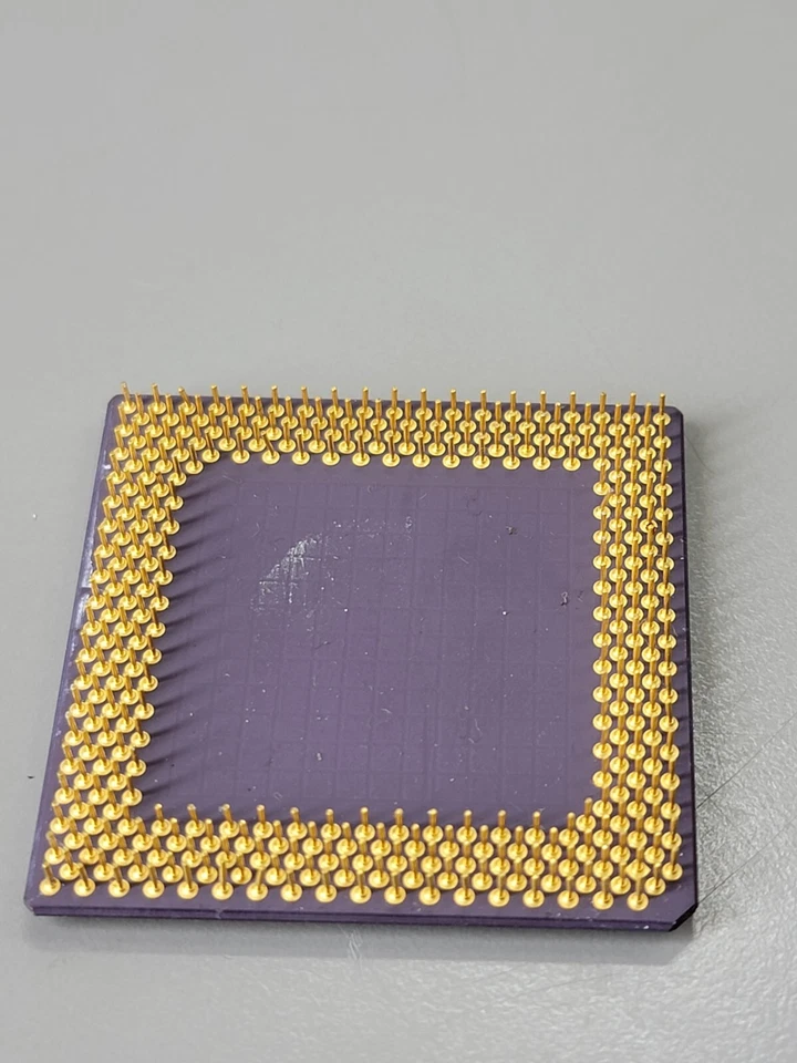AMD 200mhz AMD-K6 200ALR CPU Super Socket 7 (2.9v) Vintage, Rare, 1997, GOLD - Image 2 of 2