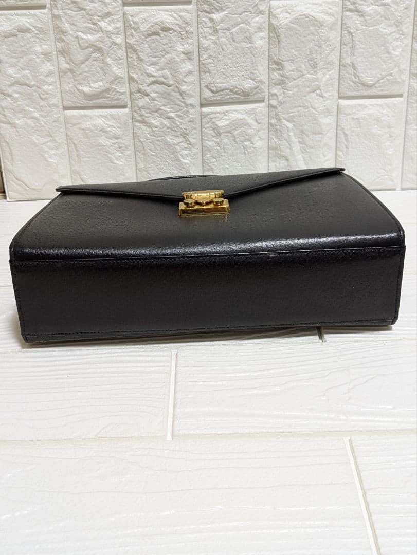 Valentino Garavani Black Leather Shoulder Bag, Elegant, Slightly Used Japan thumbnail 6