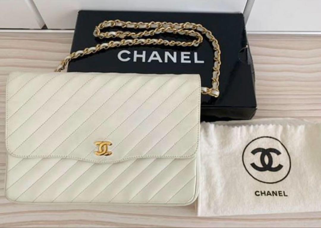 Chanel Matelasse Chain Shoulder Bag Vintage White Used From Japan