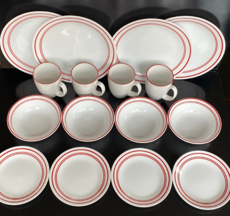 Corelle/Classic Cafe Red/ 16-piece Dinnerware Set for 4/New