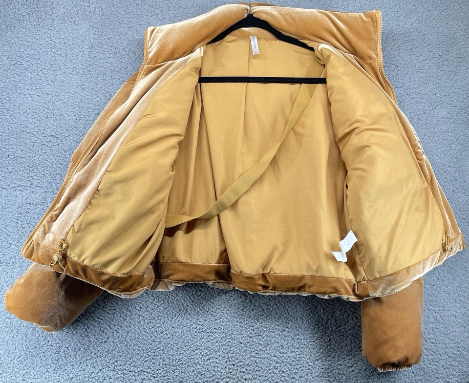 Chaqueta acolchada recortada de terciopelo amarillo miel Fabletics para mujer talla mediana Foto 3 de 4
