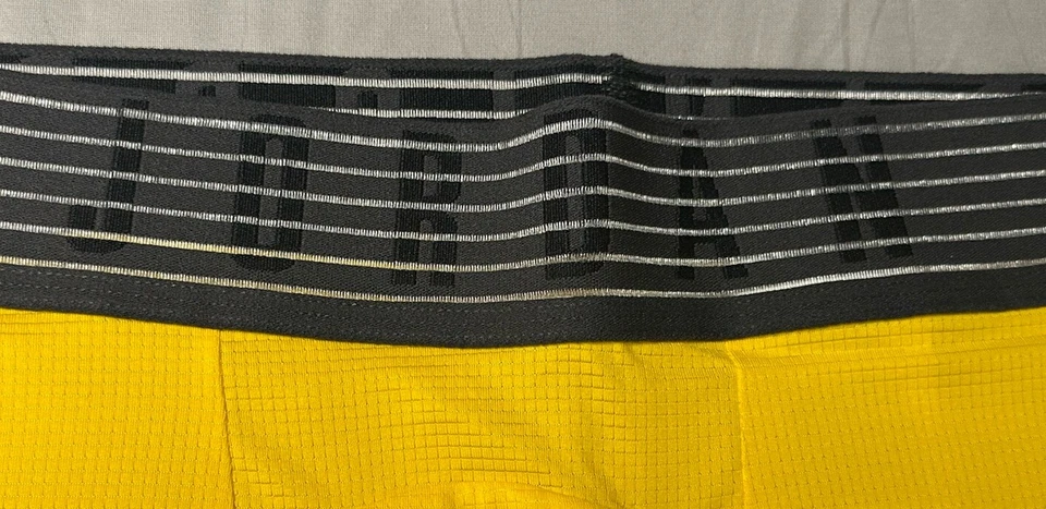 Calça de compressão Nike Jordan comprimento total amarela dourada masculina tamanho M - Imagem 4 de 4