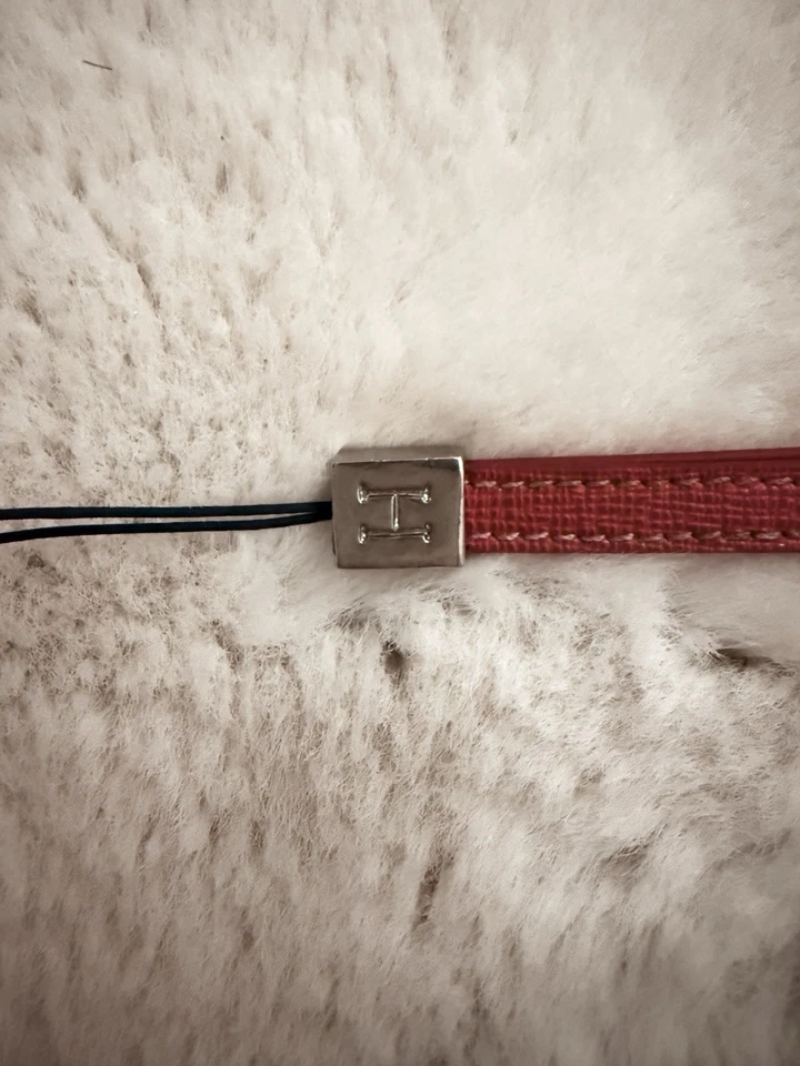 Correa/llavero de muñeca de cuero rojo intenso Hermes. Sin defectos, apenas usado Foto 3 de 4