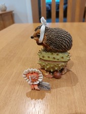 HEDGIES First Tooth by Country Artists in Excellent Conditon- Model No 90978