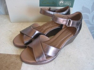 clarks un plaza cross