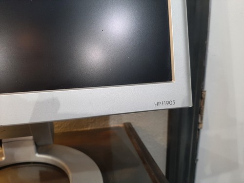 HP f1905 19" Flat -P anel LCD Monitor Adjustable Screen with Stand, Power Cord - Picture 7 of 7