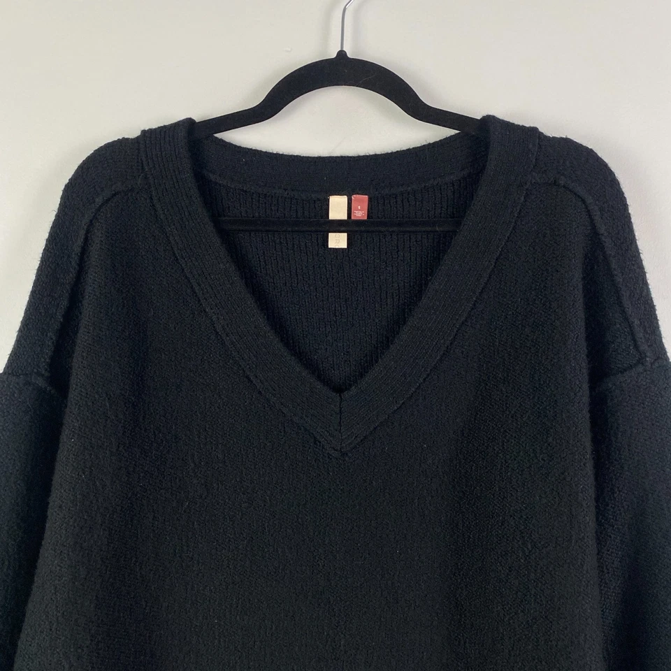 Suéter Anthropologie Pilcro Negro Calce Relajado Suave Grueso Tejido Recortado Profundo V S Foto 2 de 4