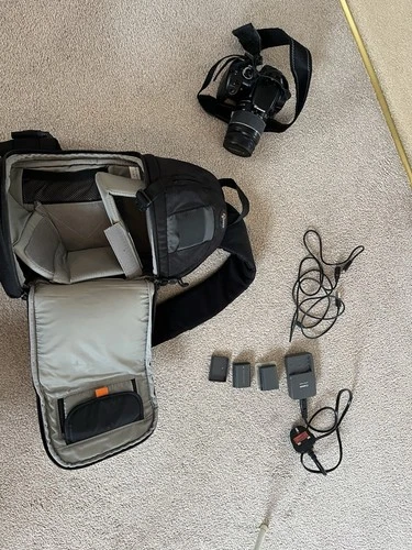 Canon EOS 400D digital camera with 28-80mm Lens and bag.