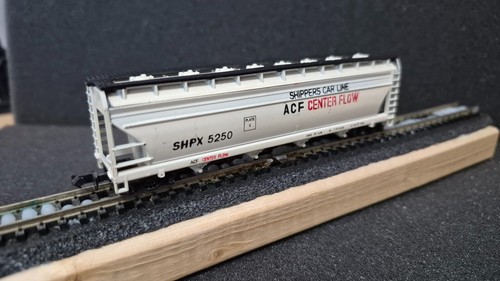 N Scale Atlas (Roco) ACF Center Flow Hopper SHPX #5250 Rapido Couplers (No Box) | Zustand: Used