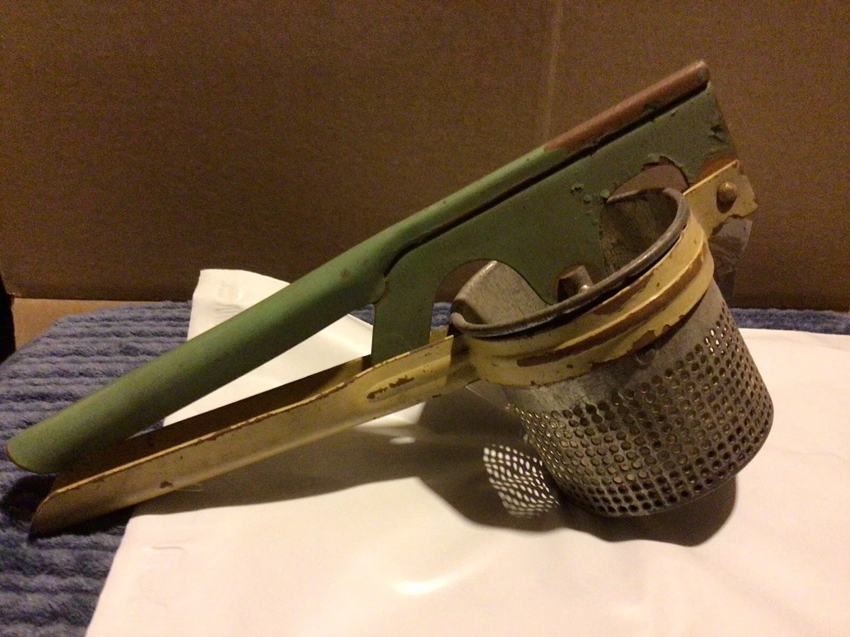 Universal clearance potato masher
