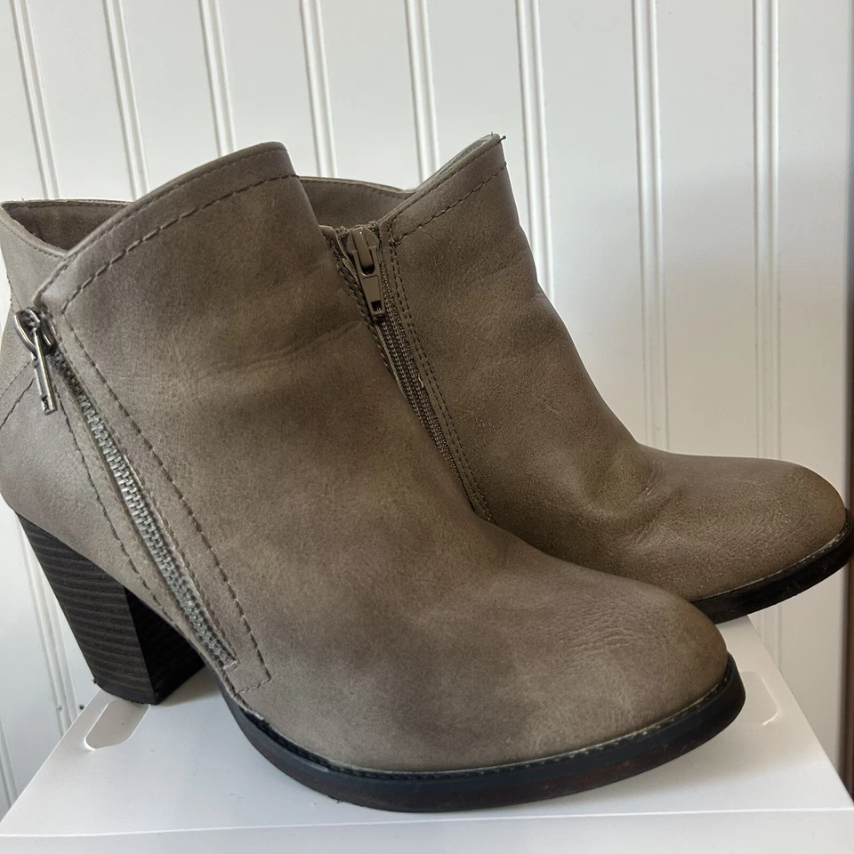 Womens Rampage Brown Suede Booties, Size 8 M - Image 2 of 4