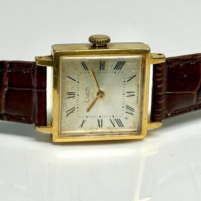 Luch USSR TANK Watch Jeweled Mechanical Movement Leather Straps Runs Great Women