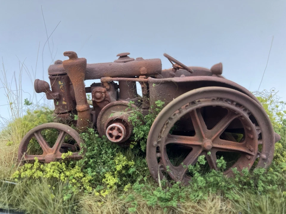 Weathered Barn Find 1934 Super Landini Tractor Universal Hobbies 1/43 - Image 2 of 4