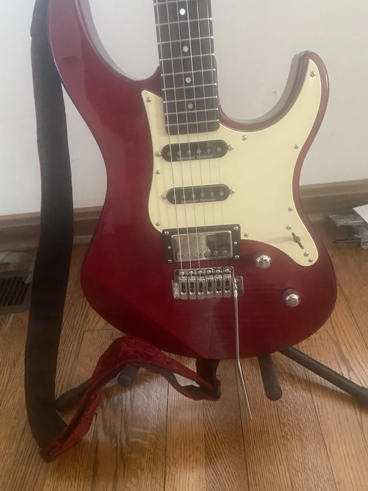 Guitarra Eléctrica Yamaha Pacifica PAC612VIIFMXFRD - Roja Cocida Foto 2 de 4