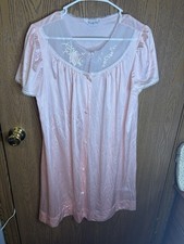 Vintage Vanity Fair Button Front Satin Pink Embroidered Floral Night Gown Size M