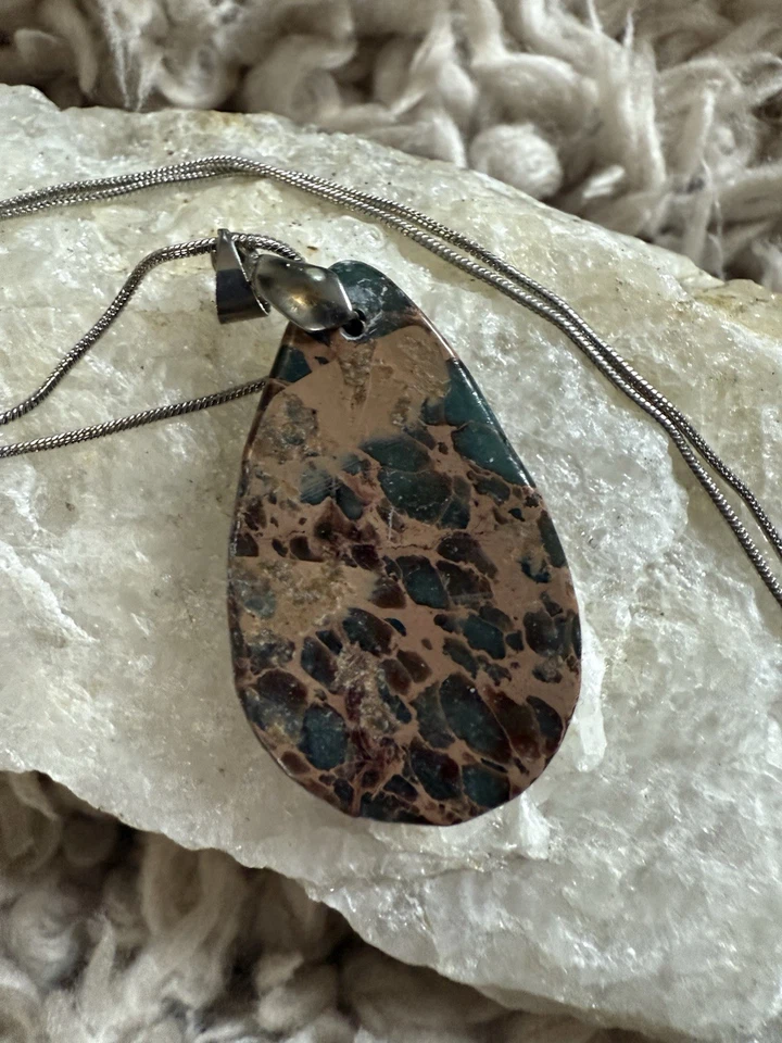 Collar colgante de piedras preciosas de jaspe Foto 2 de 3