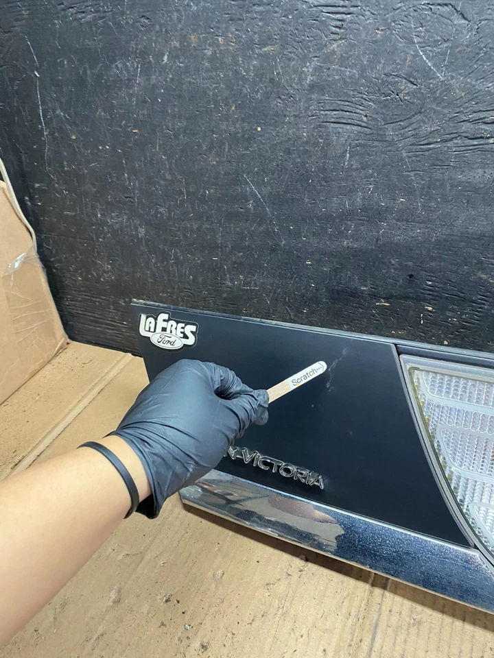 Ford Crown Victoria 1998 a 2011 maletero trasero adorno placa panel S6086 DG Foto 4 de 4