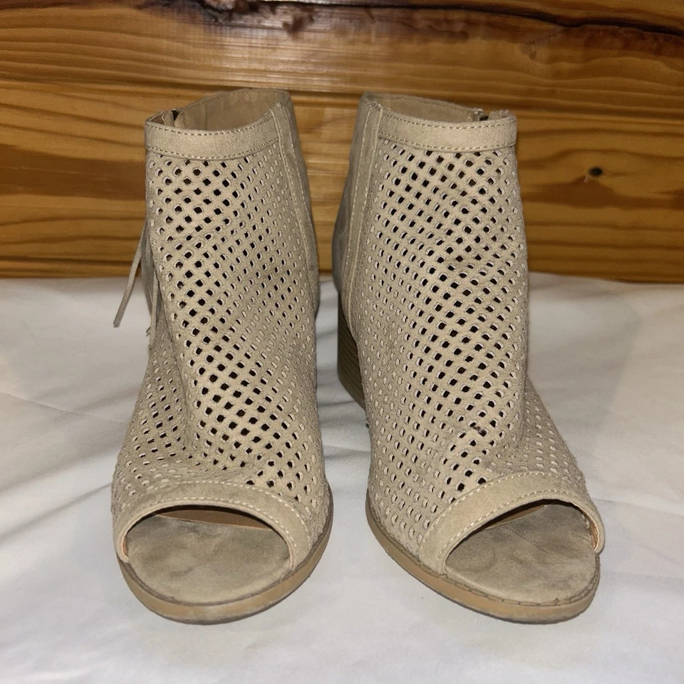 Qupid Preforated Ankle Booties Beige Size 7 Open Toe Heels Tassel Side Zip Boho - Image 2 of 4