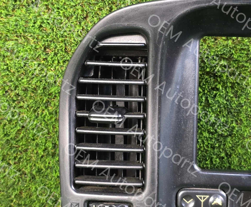 Controlador de clima Toyota Land Cruiser UZJ100 1998-2002 bisel de ventilación de aire OEM Foto 4 de 4