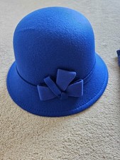 Cappello cloche in feltro stile anni 20, blu royal, guanti in pelle, cappotto e sciarpa disponibili