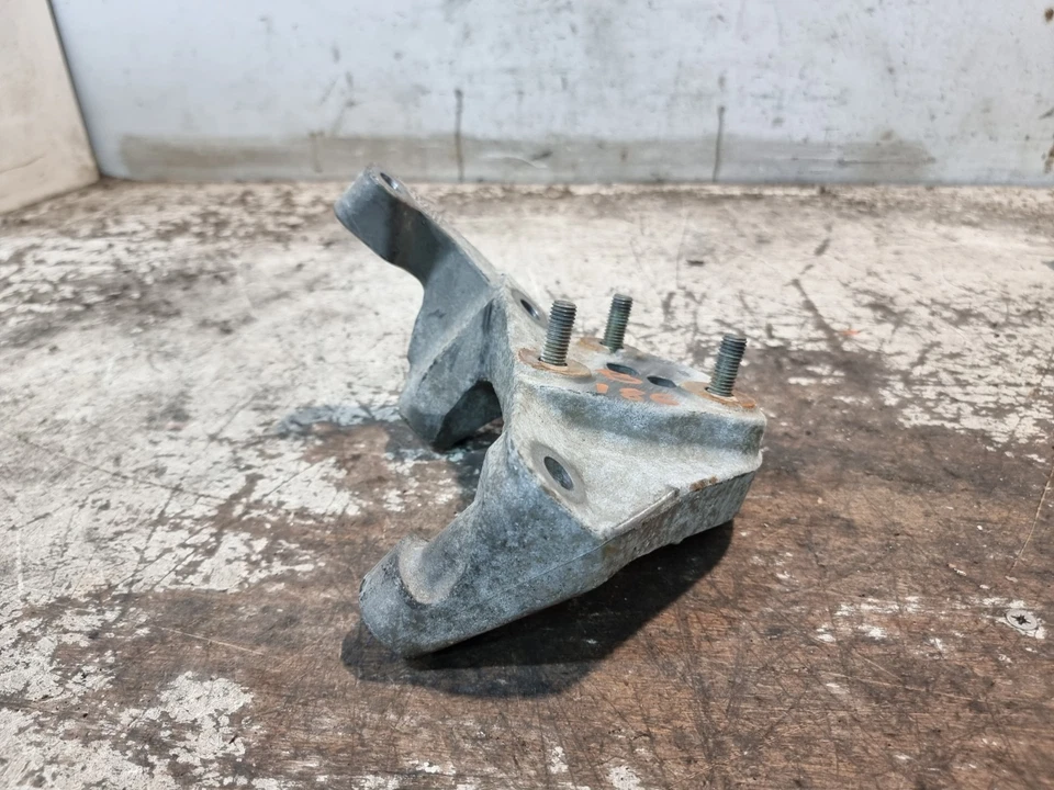 Volvo V40 R Design Engine Mounting Bracket 2.0 2014 MK3 Prefacelift OEM 30778783 - Image 2 of 4