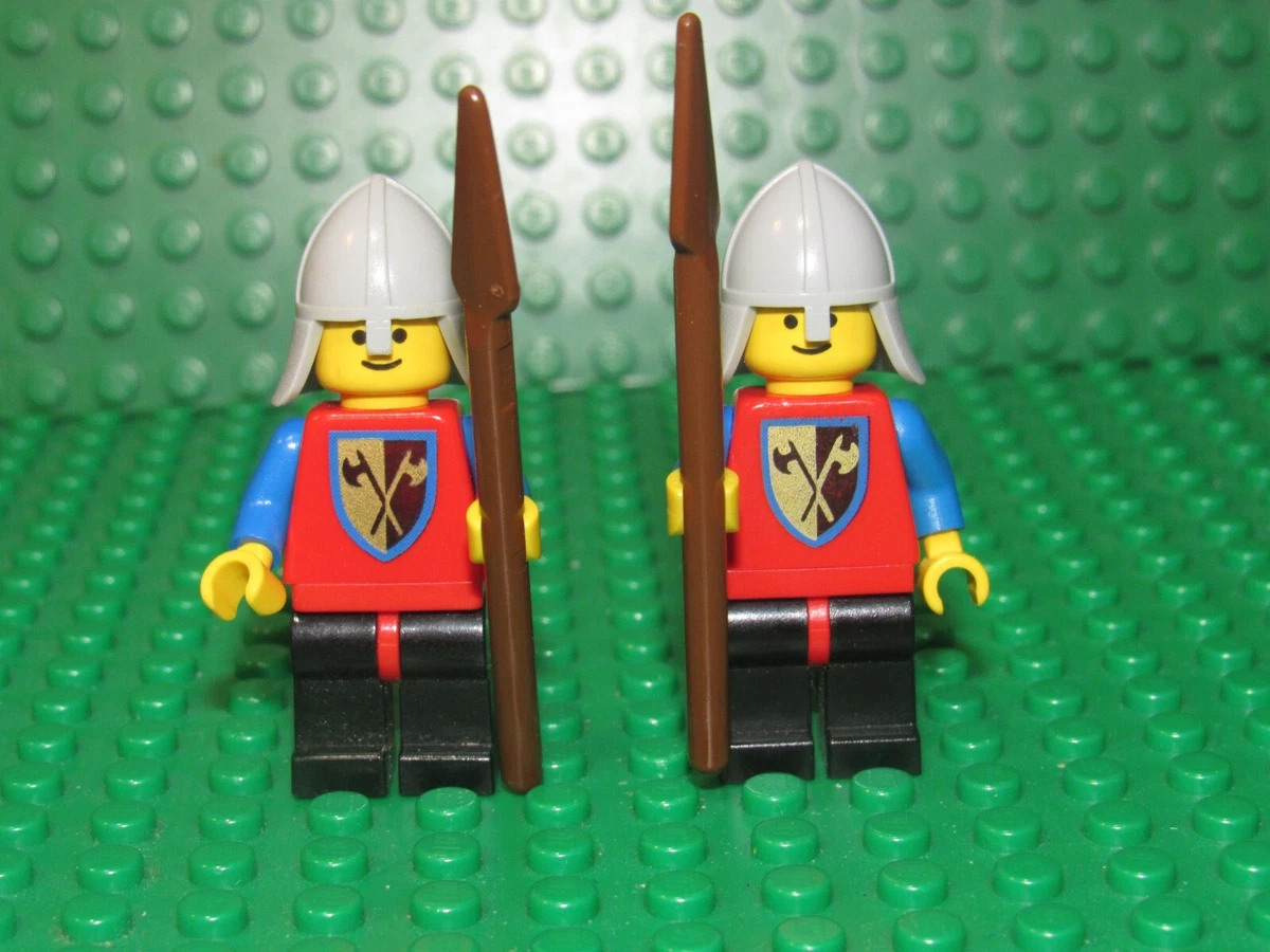Lot of 2 LEGO Vintage Castle Classic Knight Minifigures 6080 Crusader AS81
