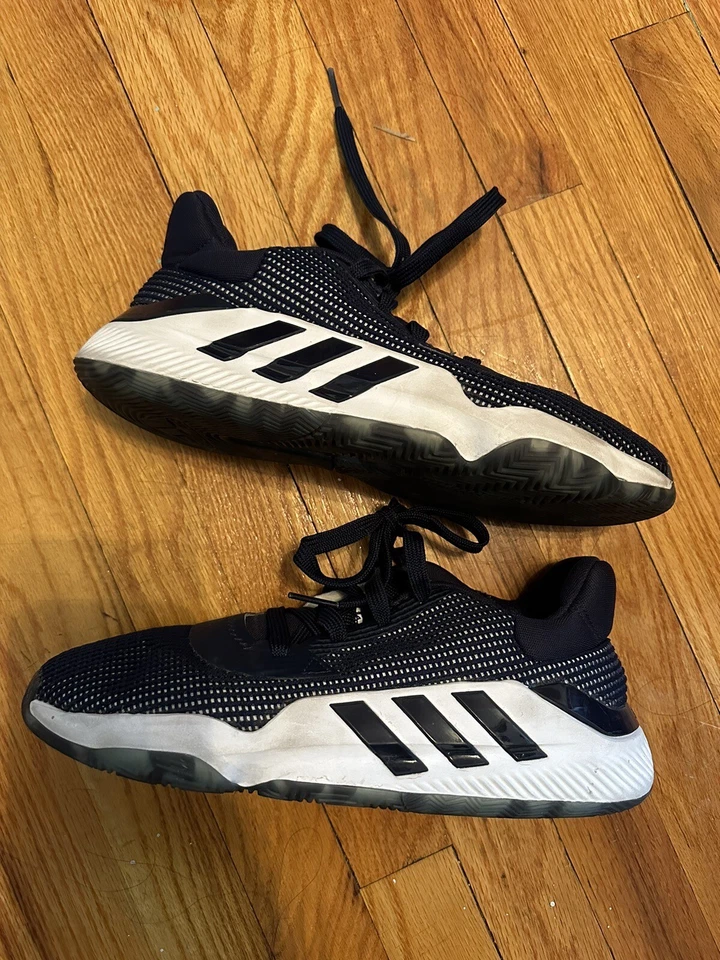 Men’s Adidas Pro Bounce Low Size 9 Navy blue And White - Image 4 of 4